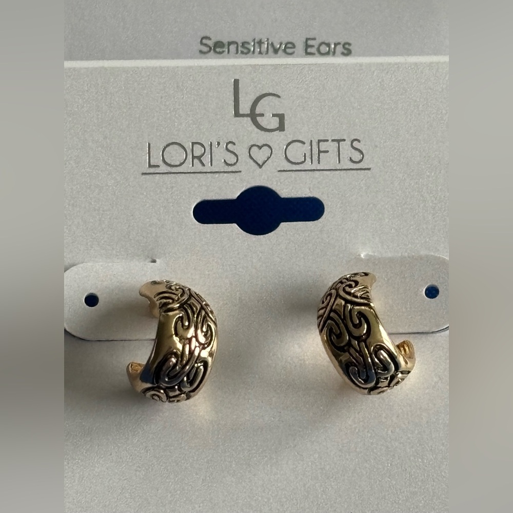 Lori’s Gifts Set of 4 Hoop Earrings: Two-Tone and Silver Huggie - Picture 3 of 6